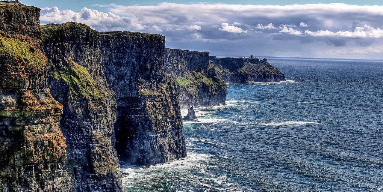 GIORNO 4: ADARE - BUNRATTY – CLIFFS OF MOHER – BURREN E CLARE