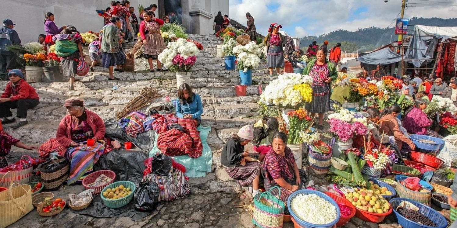 DÍA 3 • ANTIGUA GUATEMALA – CHICHICASTENANGO – LAGO ATITLÁN 
