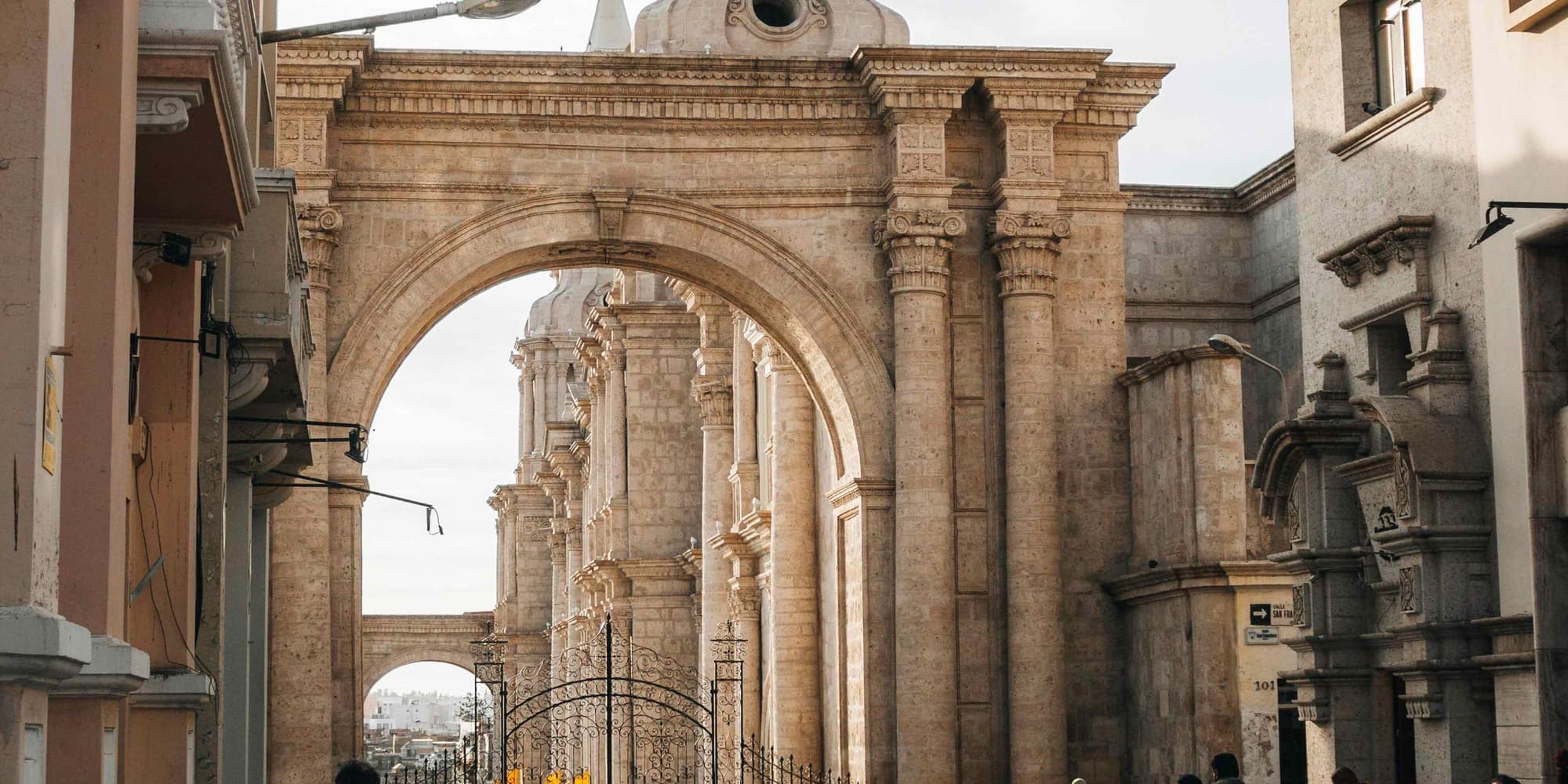 DÍA 02 LIMA- AREQUIPA, CIUDAD BLANCA