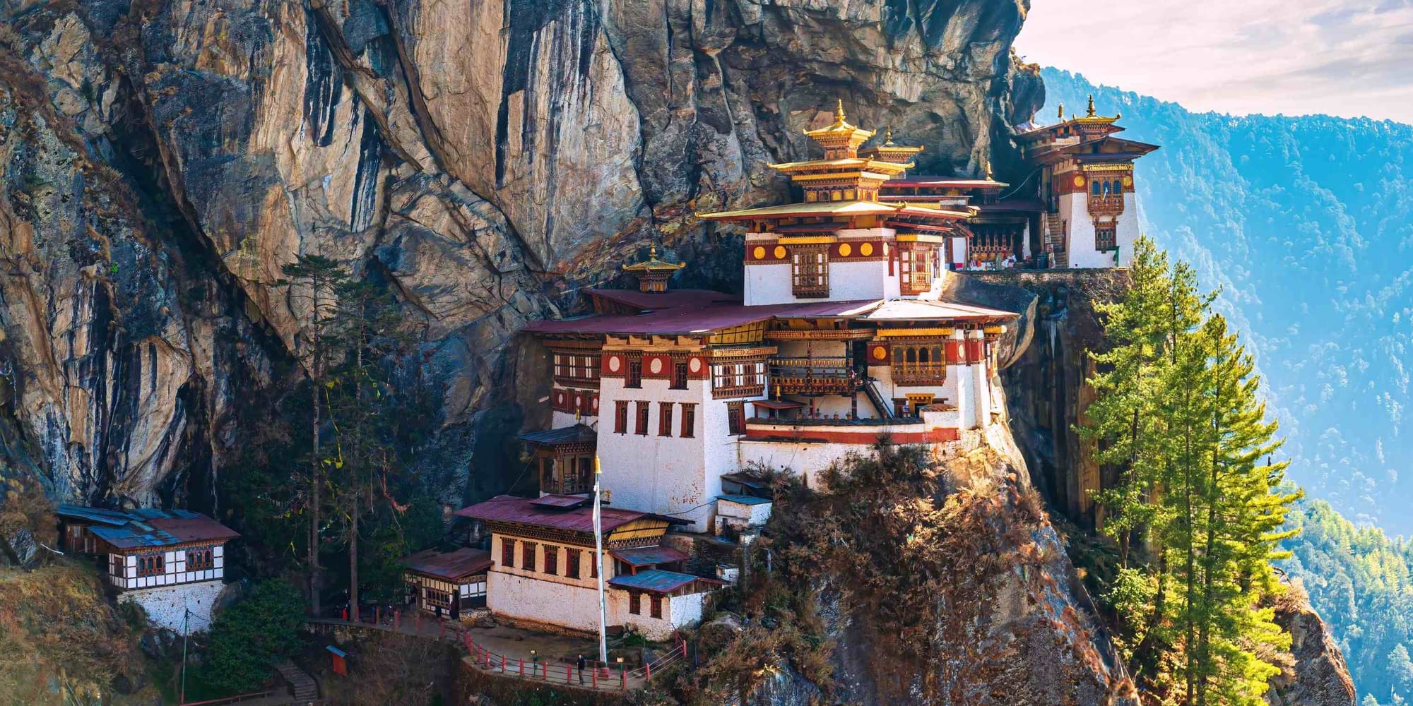 Dia 5 | Paro, ascenso al mítico Nido del Tigre 