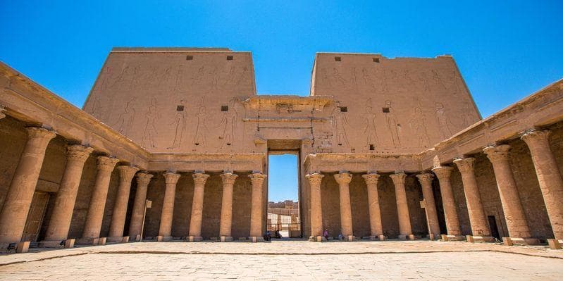 DÍA 5 • ASWAN - KOM OMBO – EDFU