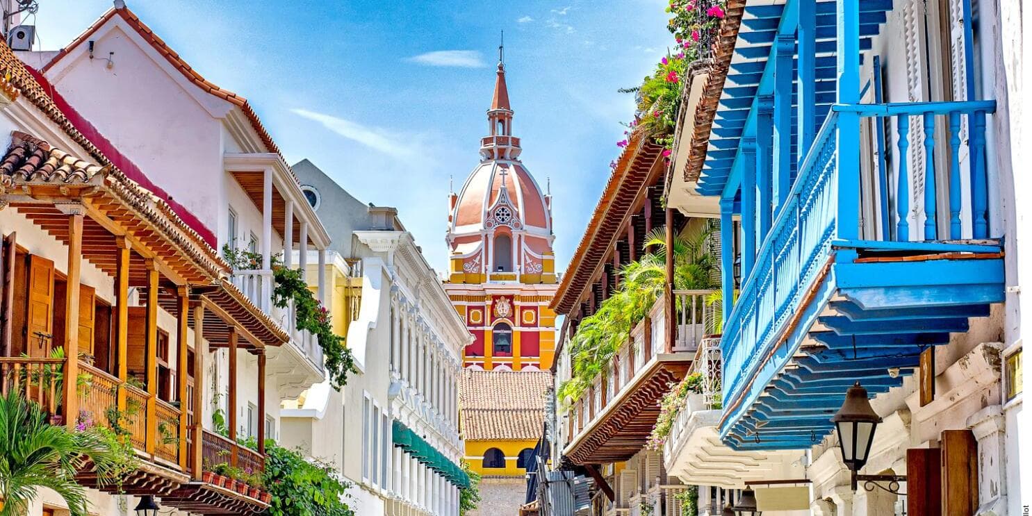 DÍA 7 • MEDELLÍN - CARTAGENA 