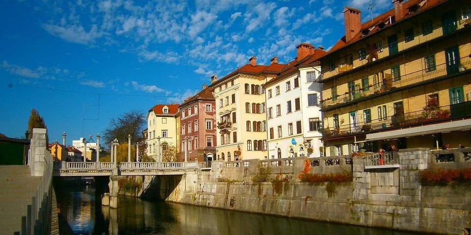 OTTAVO GIORNO: TEMPO LIBERO A LUBIANA - TRASPORTO PER MARIBOR - VOLO PER BOLZANO