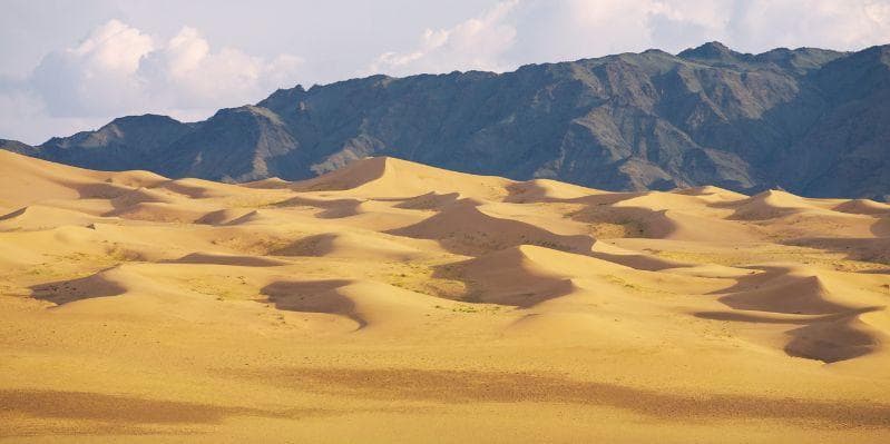 VALLE YOLYN AM/DUNE DI KHONGORYN ELS