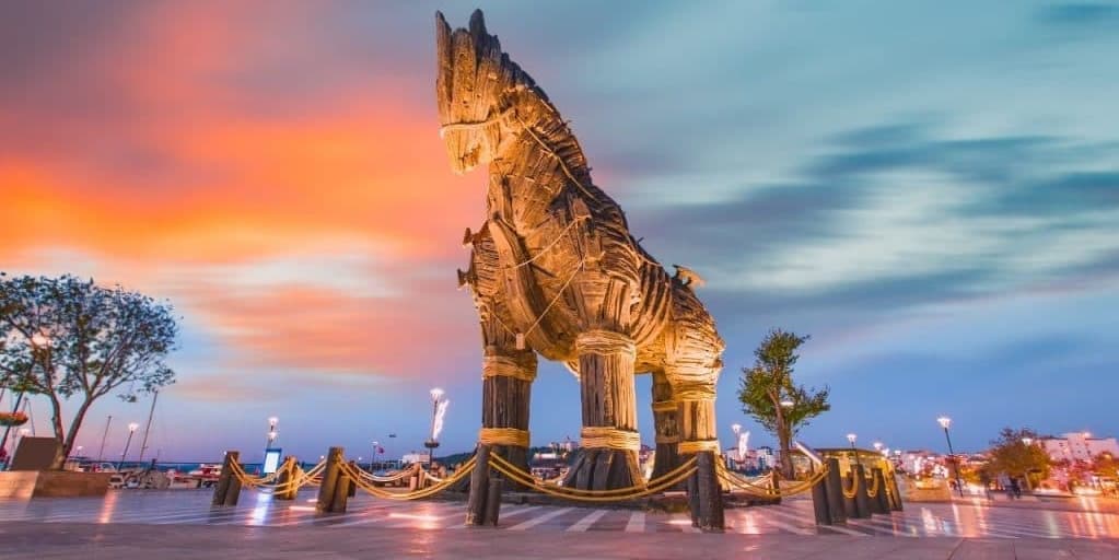 DAY 08 IZMIR / KUSADASI – PERGAMO – TROY – CANAKKALE