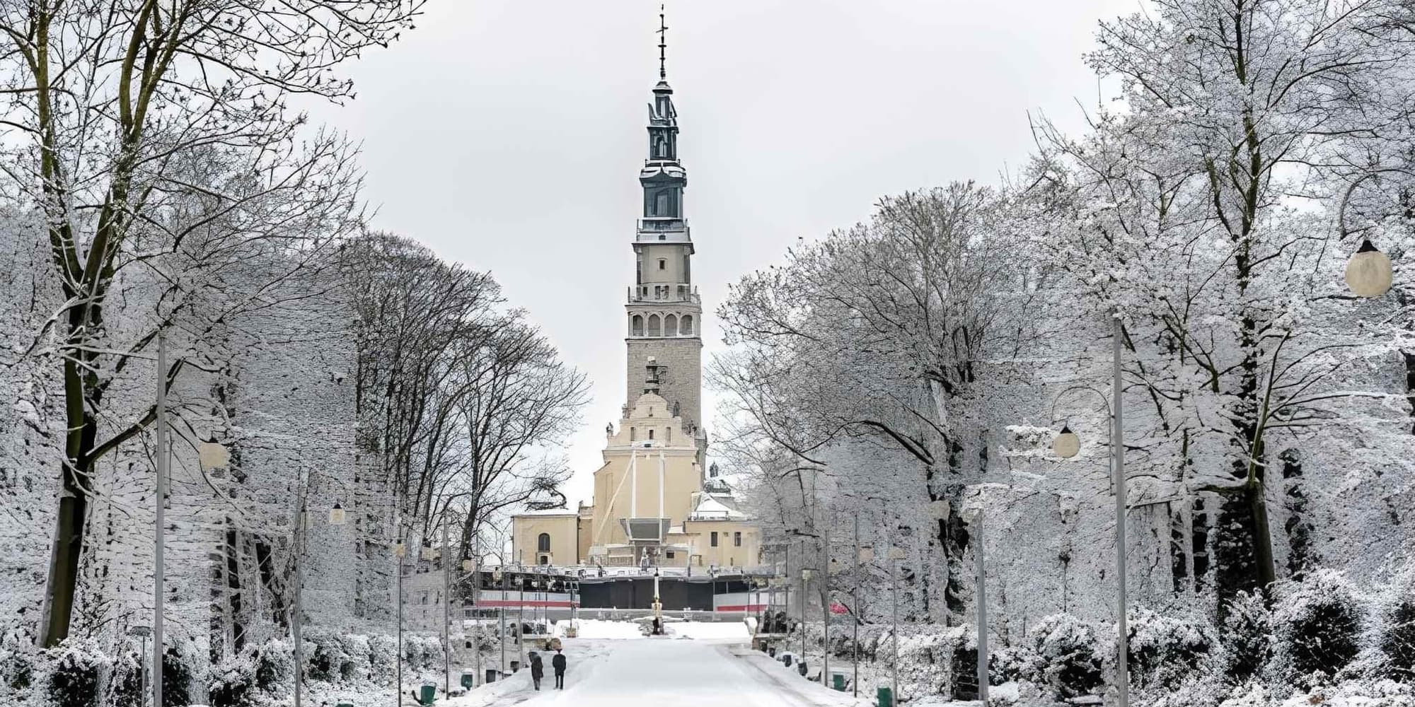 Día 6 | Cracovia – Auschwitz – Czestochowa – Varsovia, memoria y devoción