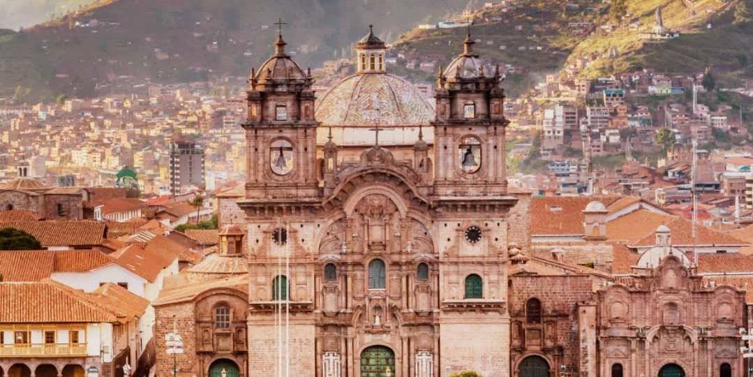 Día 1 | Cusco, entre templos y fortalezas