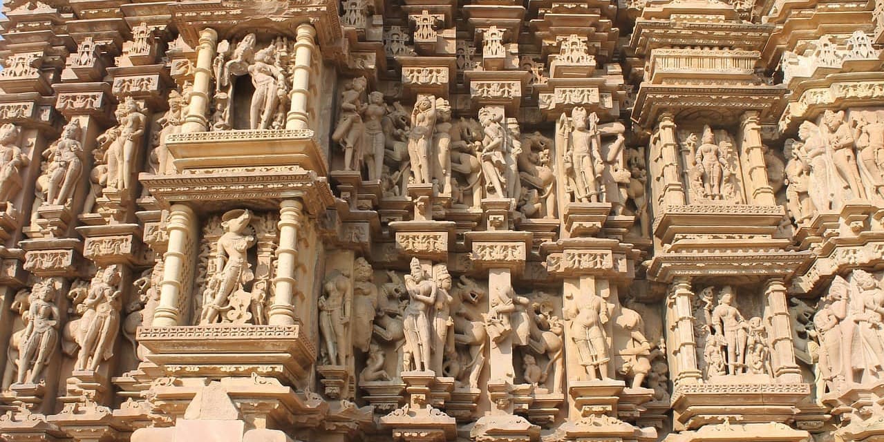 Giorno 12: AGRA / JHANSI / ORCHHA / KHAJURAHO (170 km, 4 ore circa) 