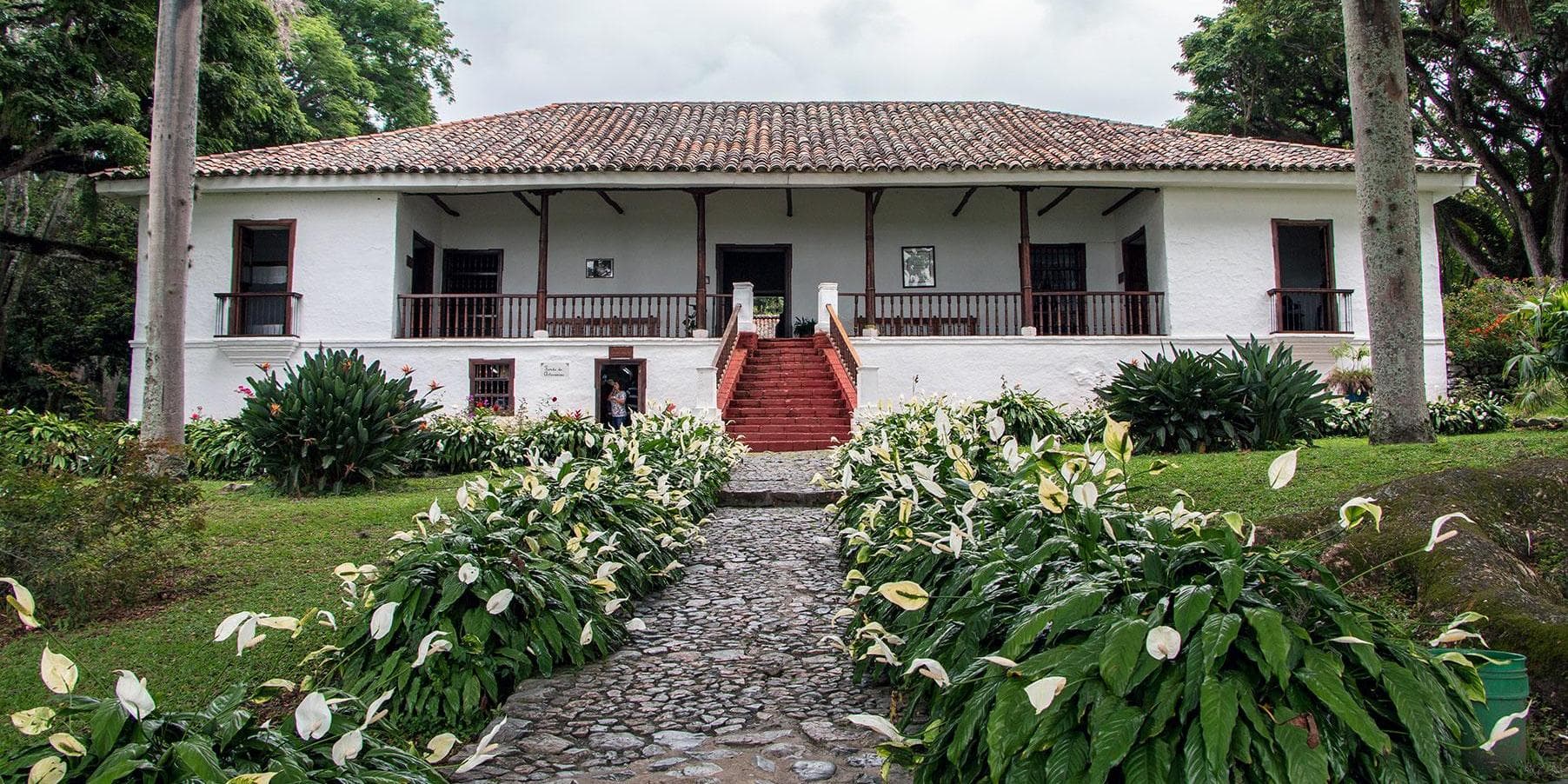 Día 6.  Cali – Tour a Haciendas el Paraíso y Piedechinche