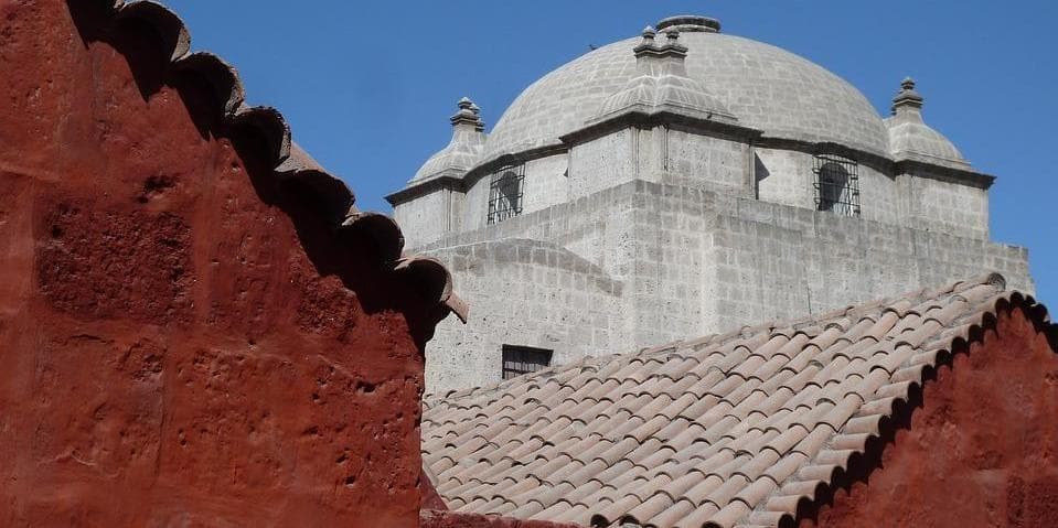 2° giorno: Lima - Arequipa, la Città Bianca