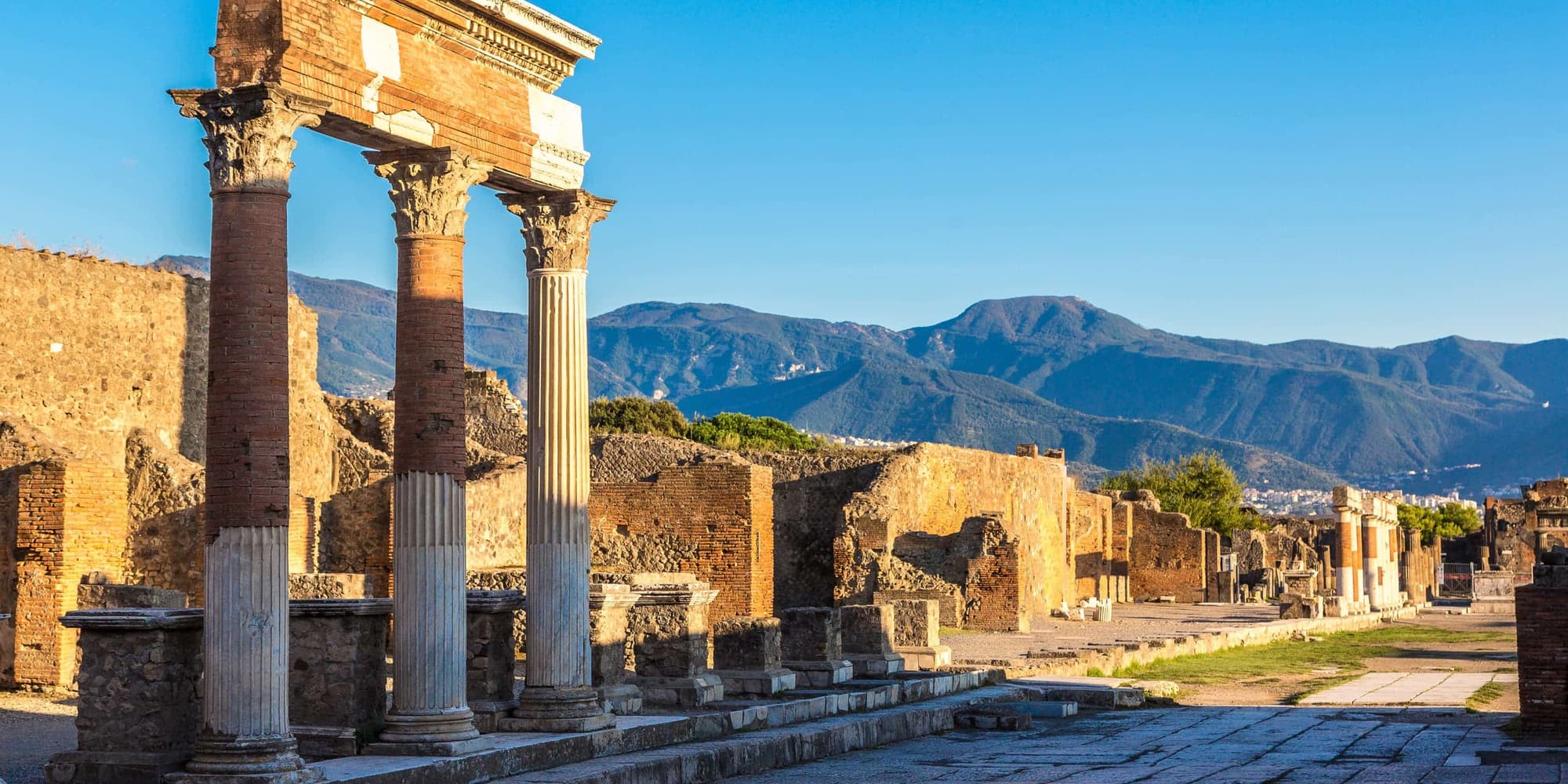 DAY 4: CAPRI - ISCHIA - POMPEII - CASERTA - NAPLES