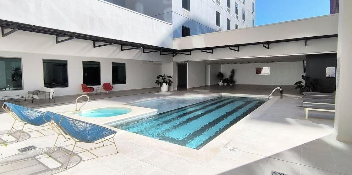 Día 1 - Traslado in / out Aeropuerto Juan Santa María a San José