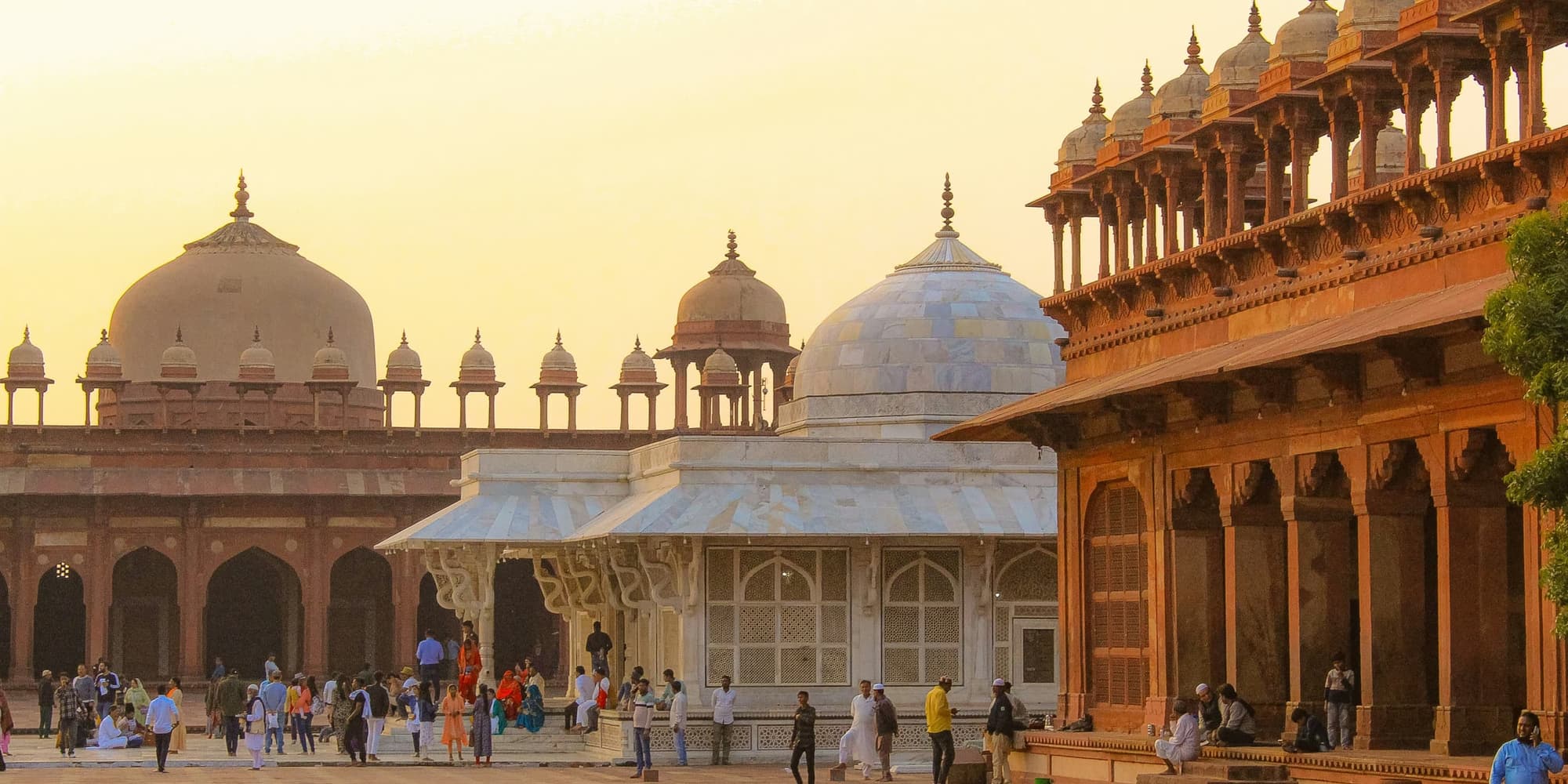 Giorno 3: AGRA /FATEHPUR SIKRI / RANTHAMBORE (290 km, 7 ore circa) 