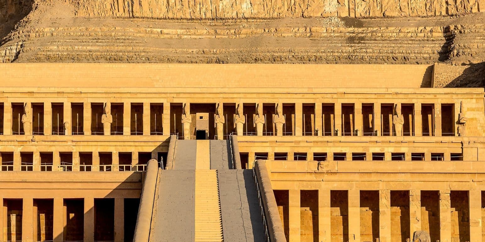 Dia 5 | Edfú - Esna - Luxor: Horus, Esclusas y la Majestuosidad de Karnak