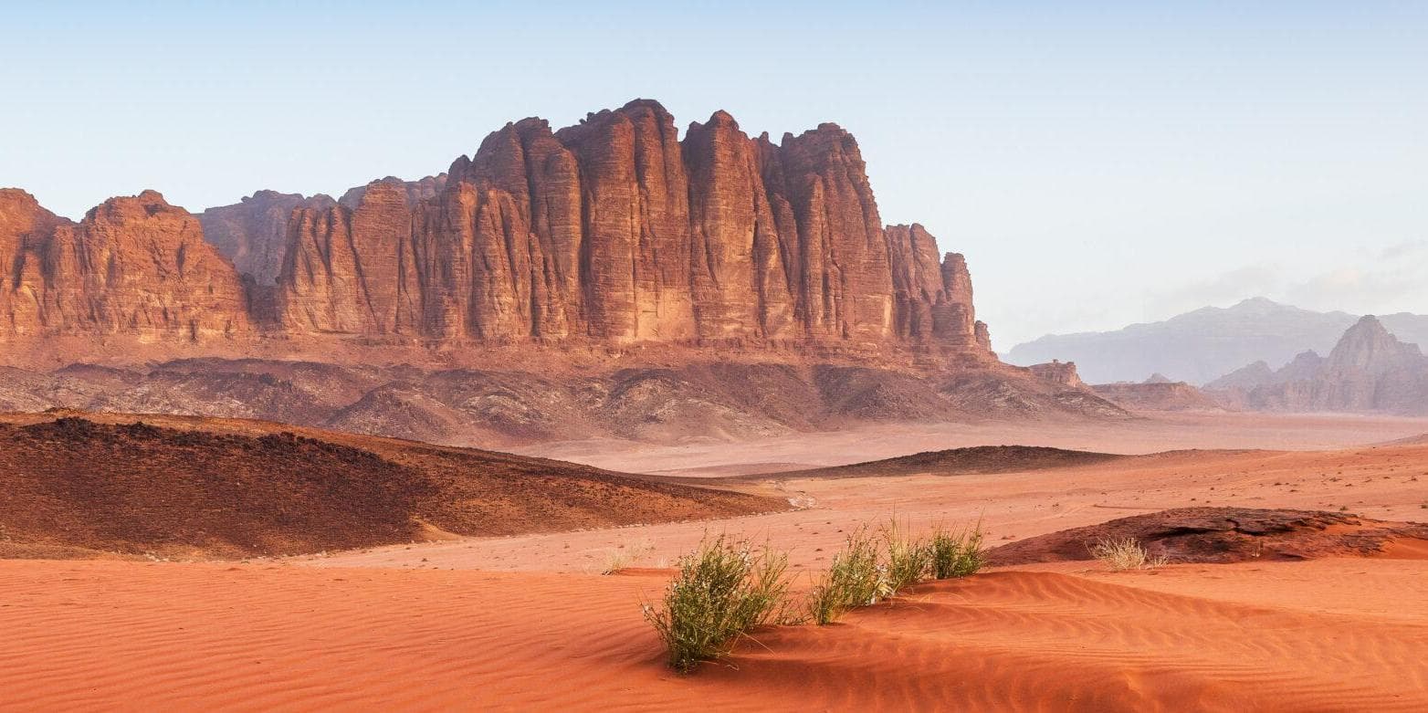 DIA 6 • PETRA – PEQUEÑA PETRA - WADI RUM - AQABA