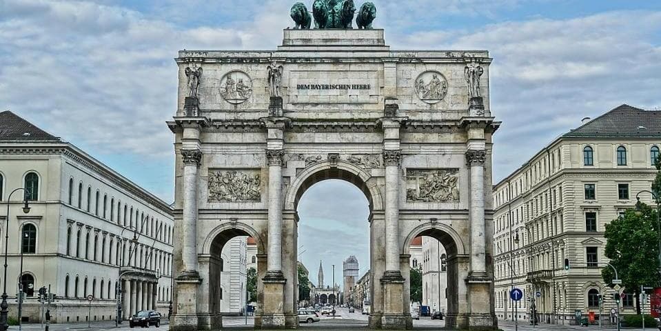 DÍA 12 PRAGA • MÚNICH (Jueves)