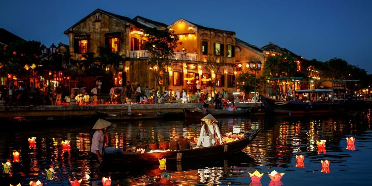 Giorno 07: Hoi An- Villaggio di Tra Que- Cam Thang—Hoi An visita(B,L)