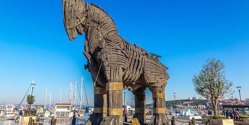 DAY 8 • IZMIR/KUSADASI – PERGAMUM – TROY – CANAKKALE