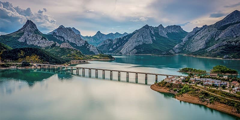 Día 4. FIORDOS LEONESES – RIAÑO – CUEVAS DE VALPORQUERO