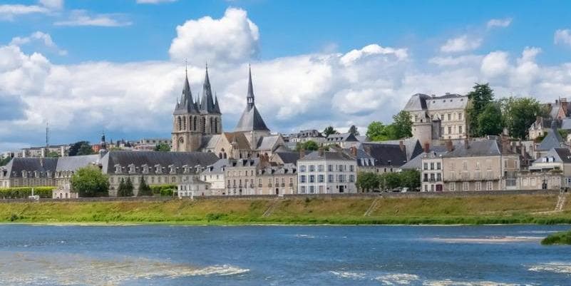 DÍA 05 BURDEOS – BLOIS – PARÍS (BUS 597 KM)