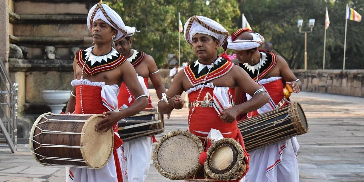 Giorno 04: SIGIRIYA o HABARANA o DAMBULLA / MATALE / KANDY (circa 03 ore in auto)
