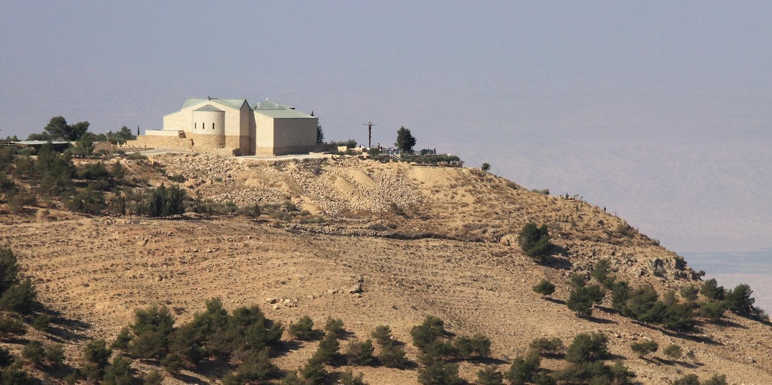 DÍA 2 • AMMÁN - MADABA - MONTE NEBO - KARAK O SHOBAK - PETRA 