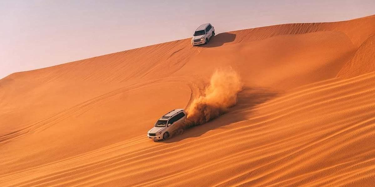 DÍA 3 • DUBÁI - SAFARI EN 4X4 / CENA BBQ - DUBÁI