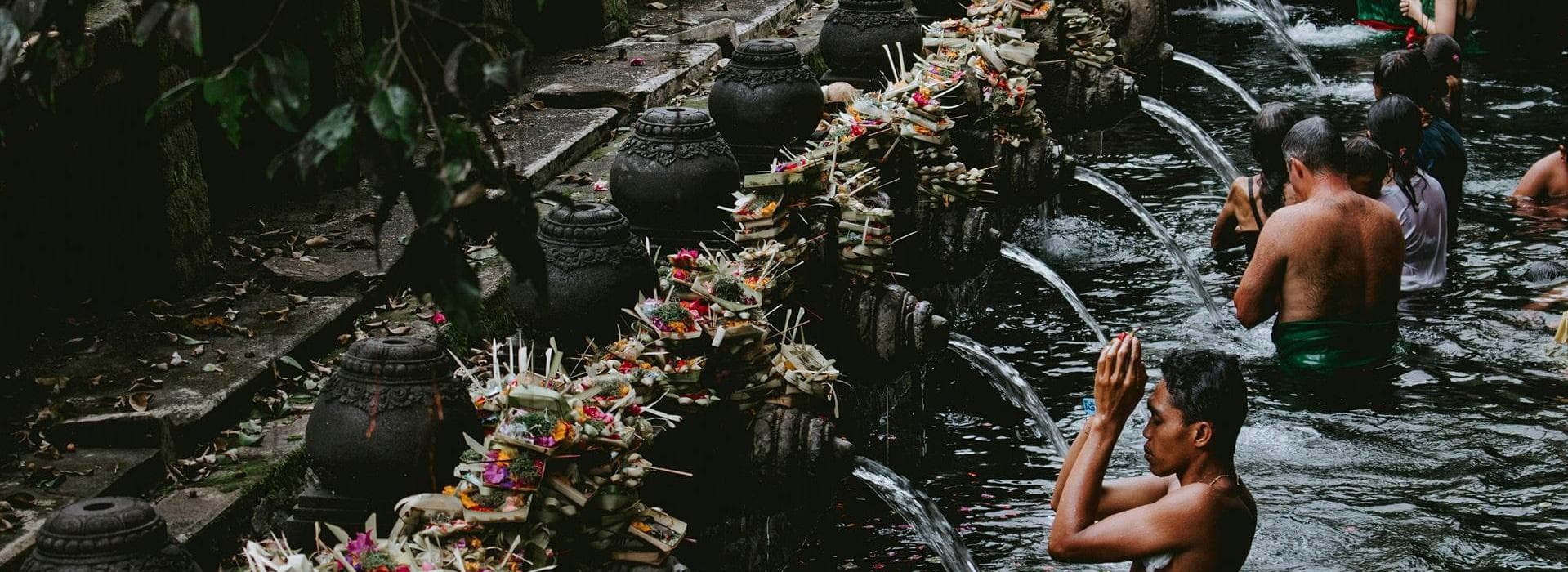 Bagno purificante a Bali, Indonesia