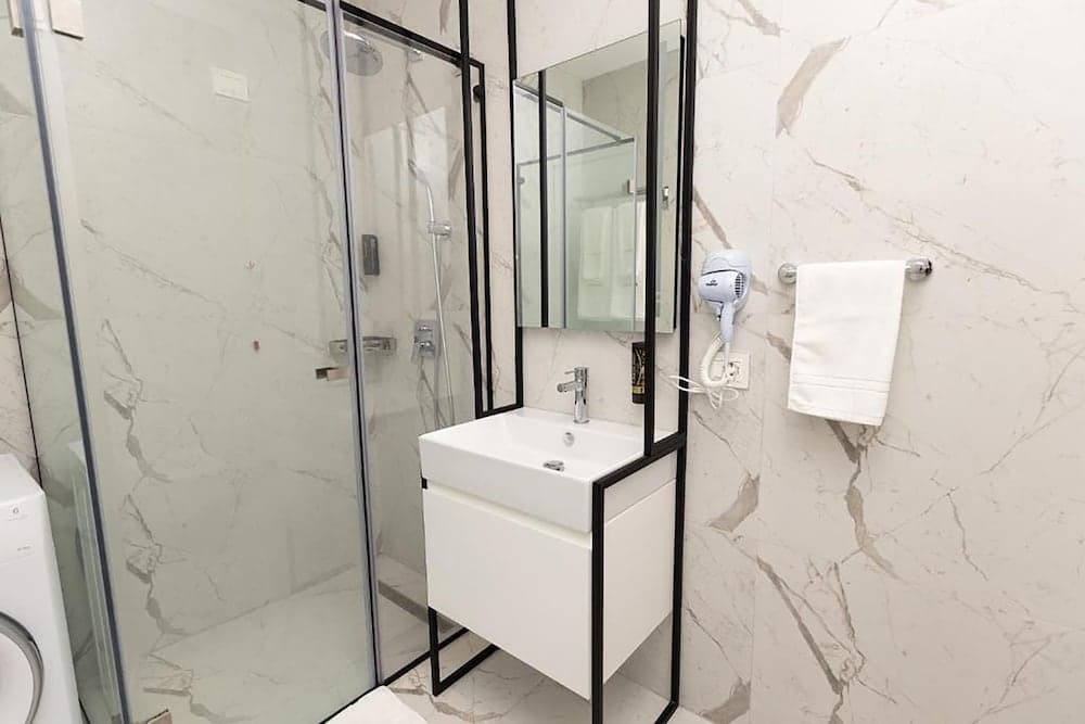 Hotel Habitat Tirana 4*, Bathroom