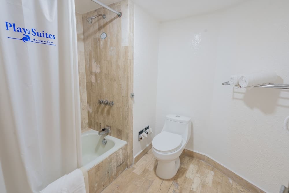 *Playa Suites, Bathroom
