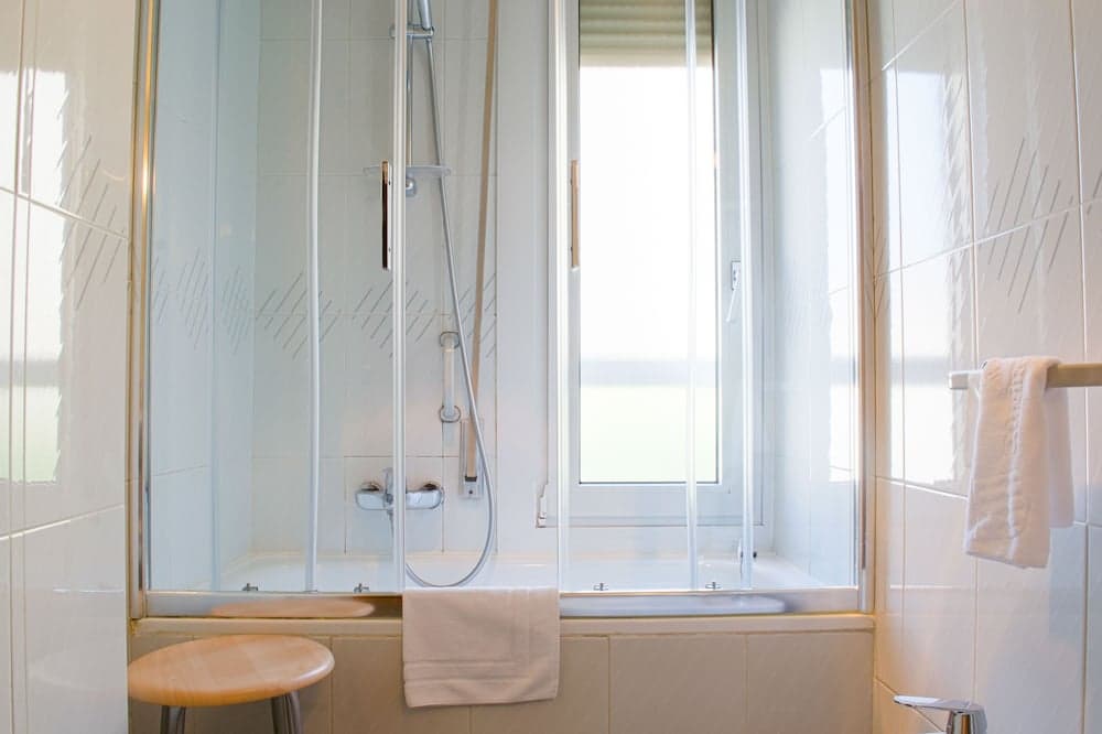 Crisol Almirante Bonifaz, Bathroom