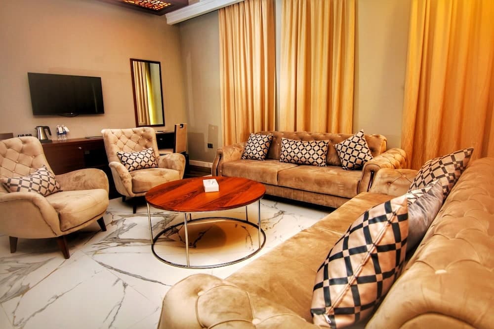 Muscat Gate Hotel, Living room