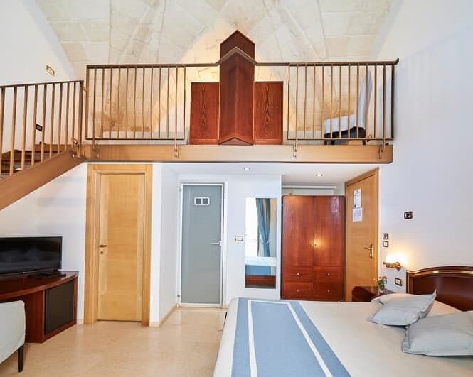 Corte di Nettuno - GATTINONI, 