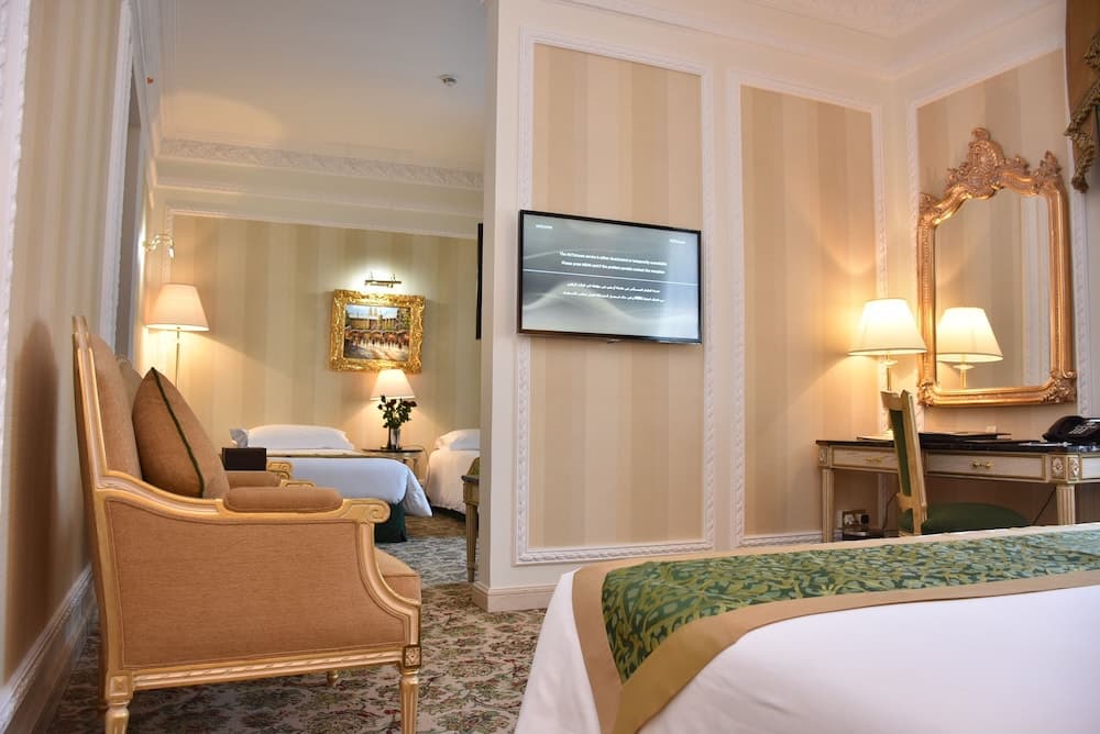 Royal Rose Hotel, Room