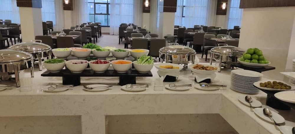 The Plaza Hotel and Resort, Restaurant