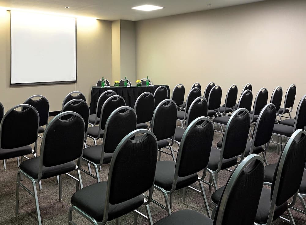 NH 9 de Julio ou Similar, Meeting facility