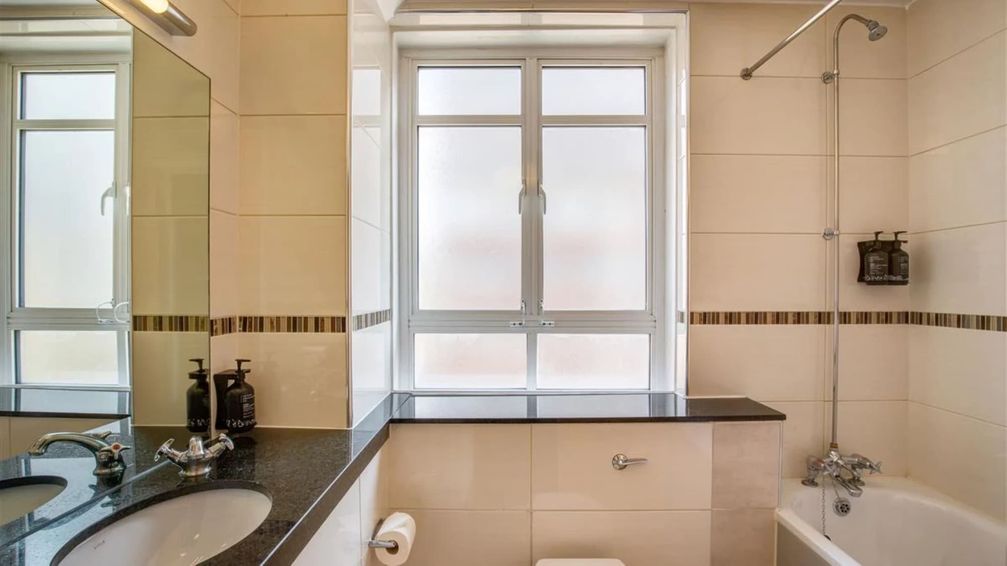 Tavistock Hotel, Room