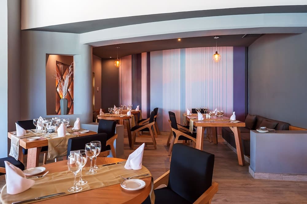 The Reef Coco Beach Resort & Spa- Optional All Inclusive, Restaurant