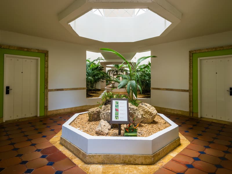 Las Americas Casa de Playa, GEN