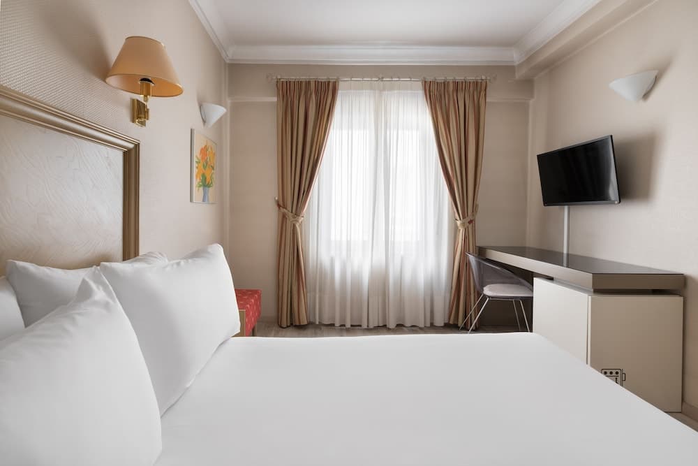 Crisol Almirante Bonifaz, Room