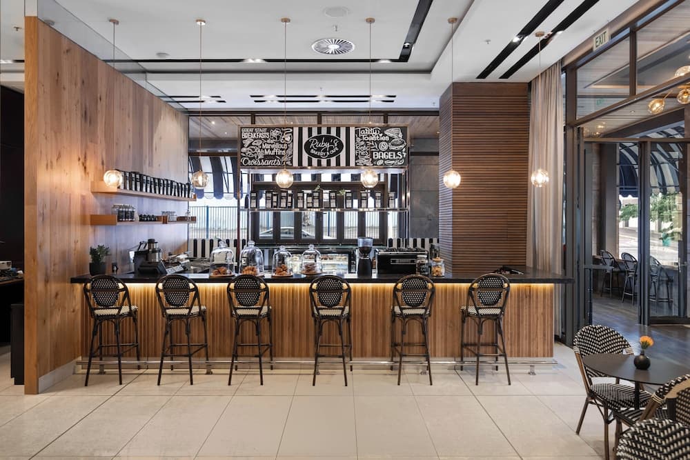 PEPPERCLUB HOTEL, Coffee shop