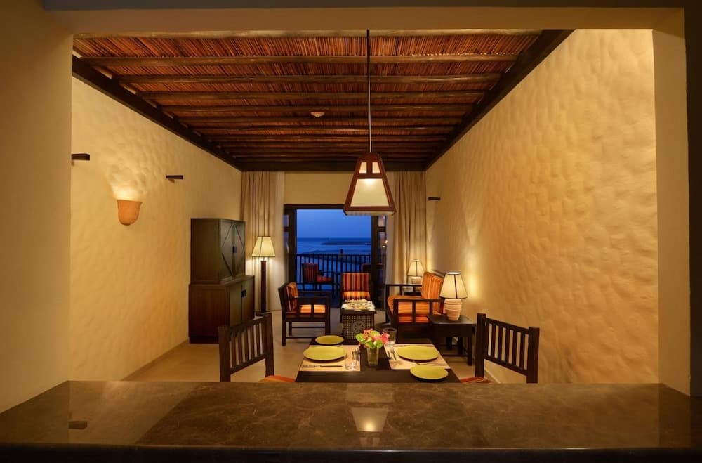 Atana Musandam, Living area