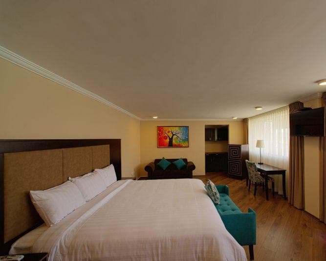 QUINDELOMA ART HOTEL & GALLERY, 