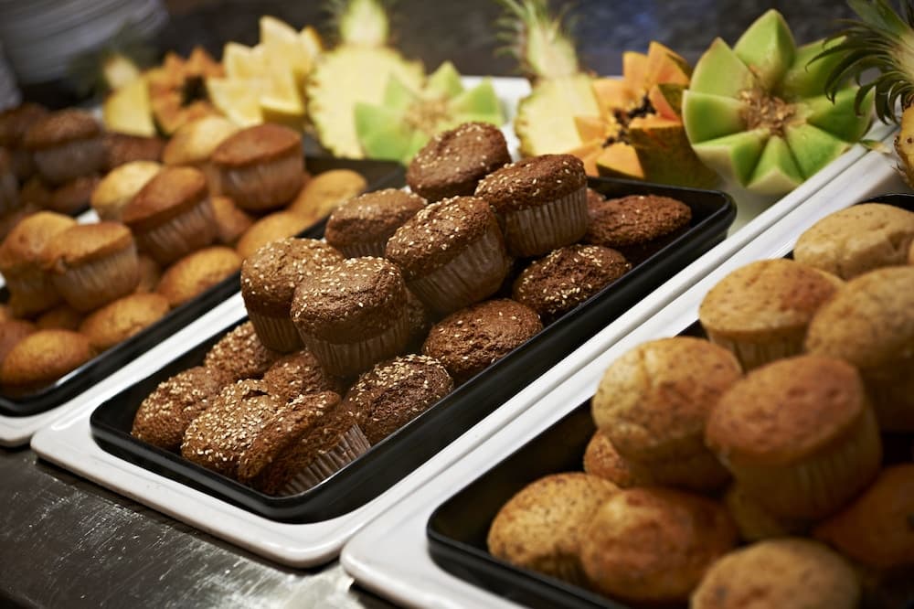 Peermont Metcourt at Emperors Palace, Breakfast area