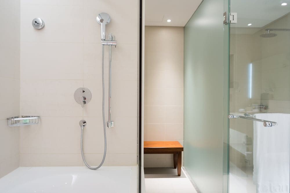 Novotel Muscat Airport, Bathroom