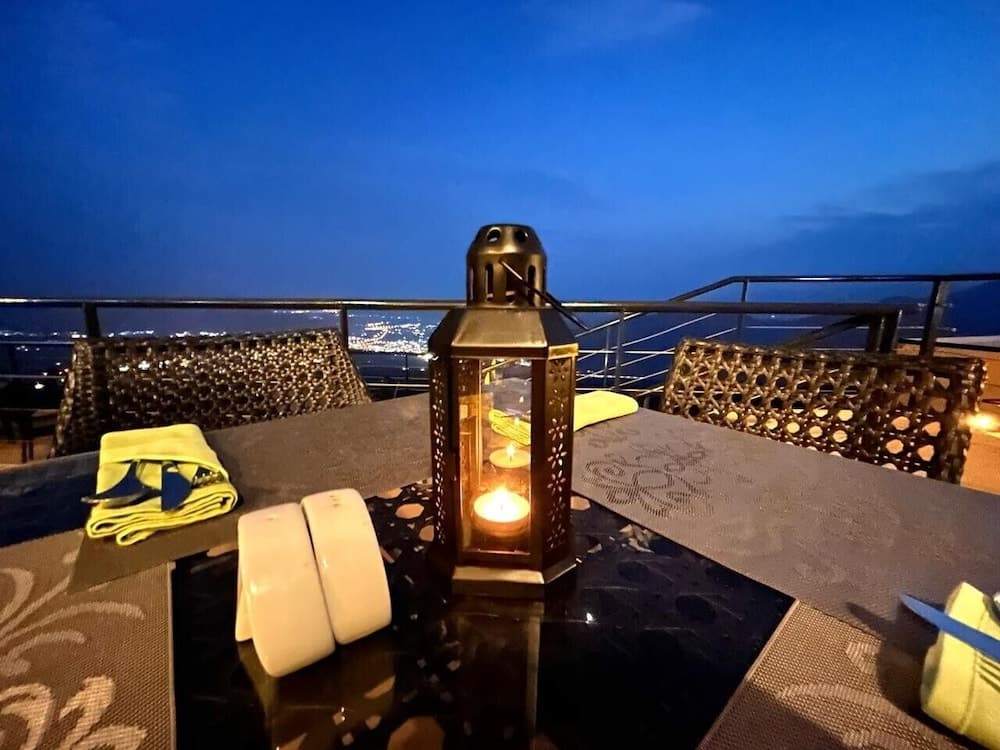 The View, Restaurant