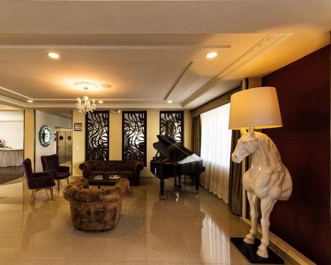 QUINDELOMA ART HOTEL & GALLERY, 