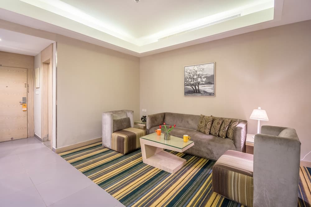Ewaa Express Hotel Maadi, Al-Hamra, Living area