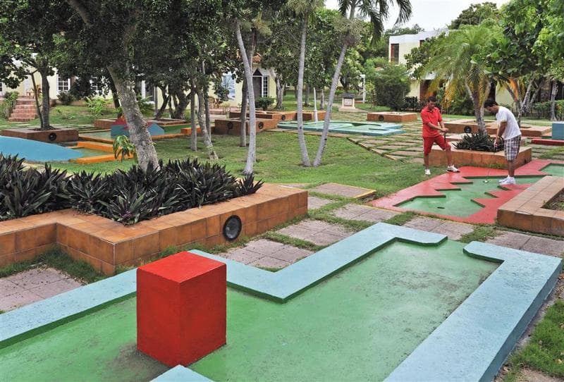 Sol Palmeras, Sports and Entertainment