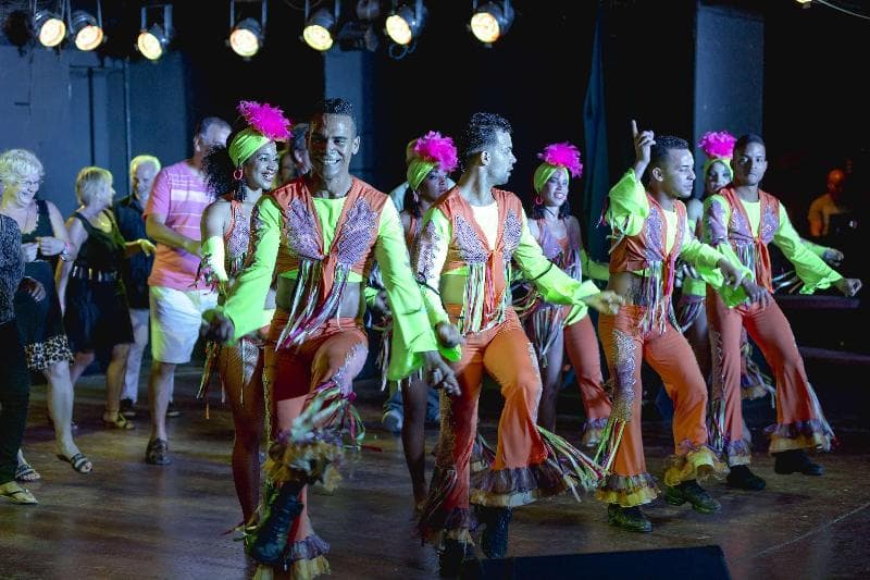 Sol Palmeras, Sports and Entertainment